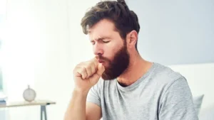 زيادة الكحة عند الاستحمام بالماء الساخن.. كيف يهيج بخار الماء الحلق ويؤثر على التنفس؟